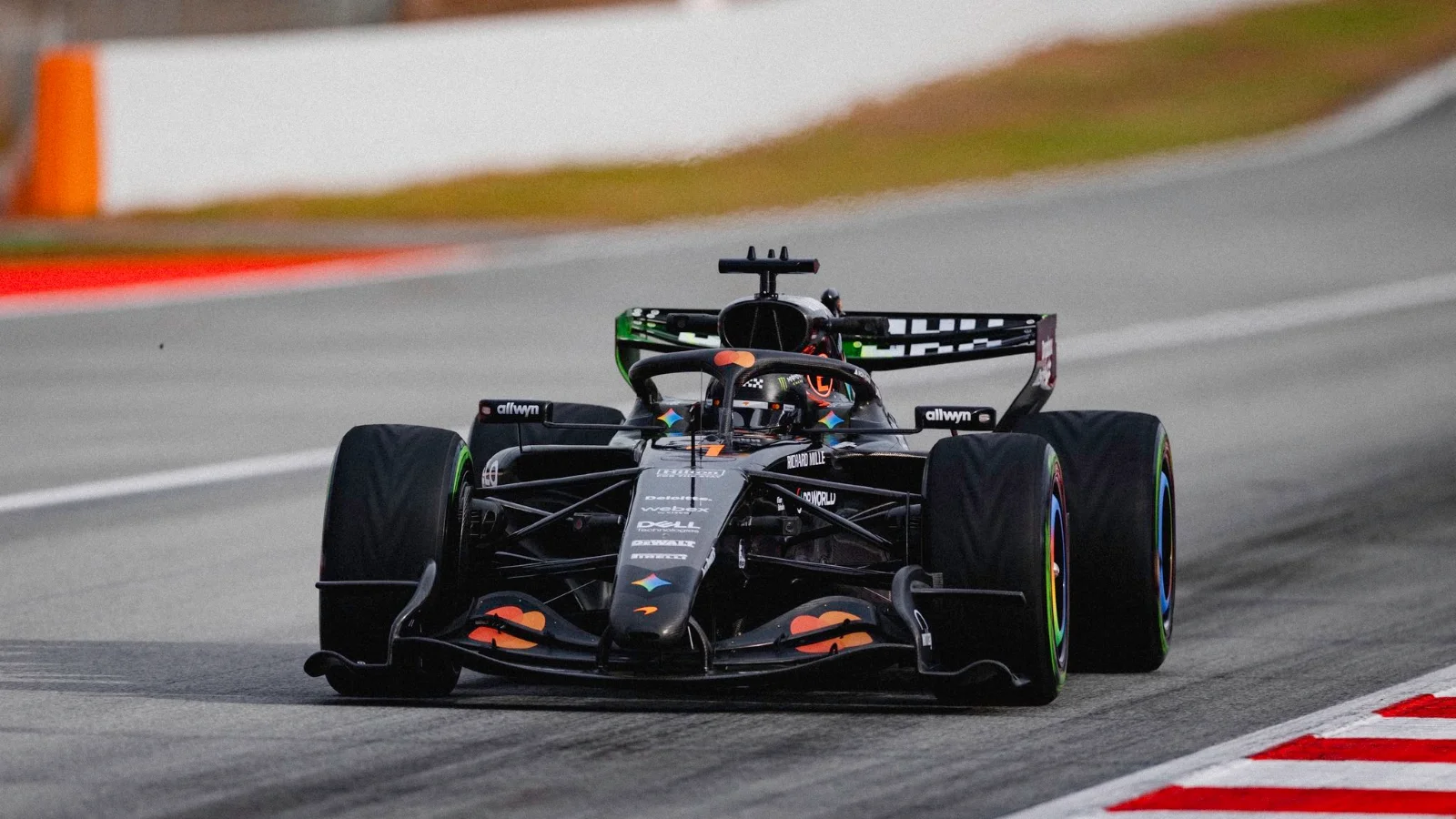 McLaren Starts 2026 as Favorite, Faces Technical Reset