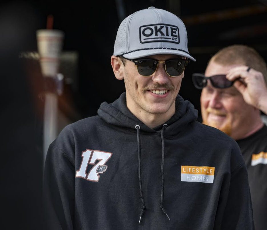 Hank Davis Signs 2026 High Limit Ride with Dutcher