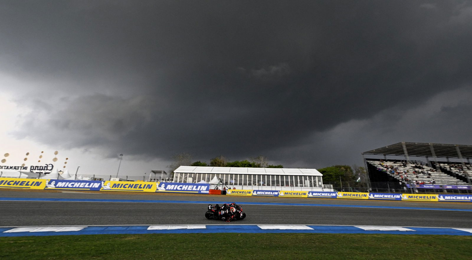 Bezzecchi leads as rain, wind and tire gambits hit Buriram